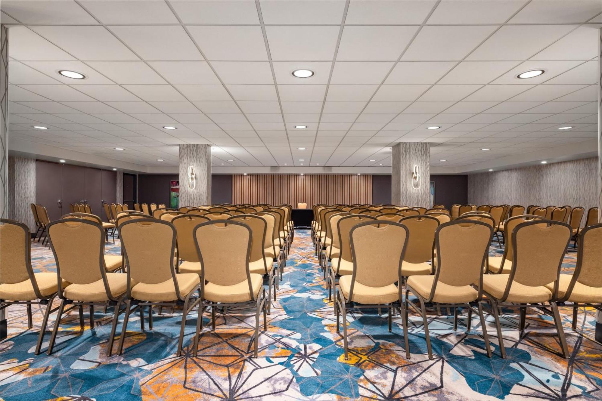Holiday Inn Toronto Downtown Centre By Ihg Exterior photo