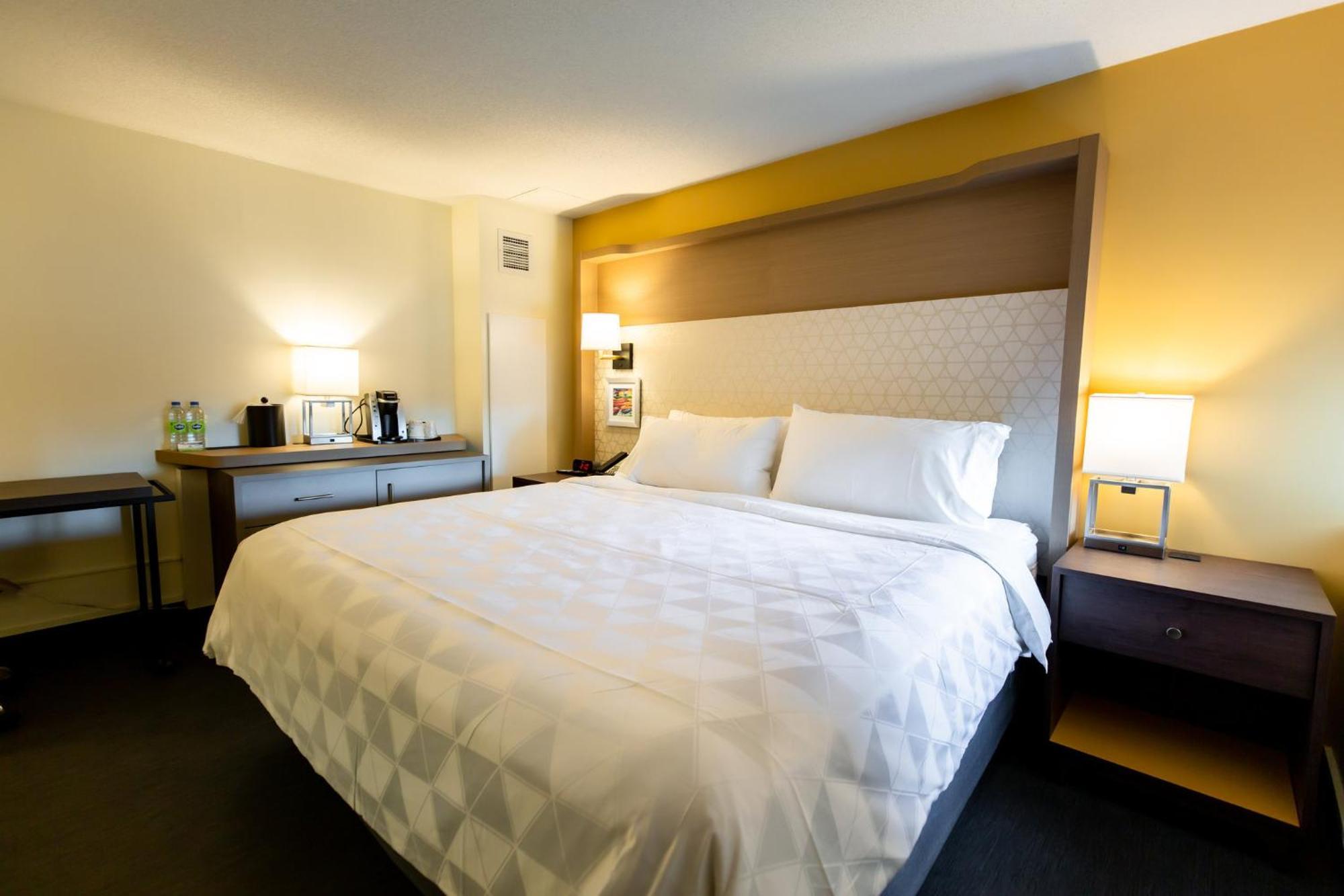 Holiday Inn Toronto Downtown Centre By Ihg Exterior photo